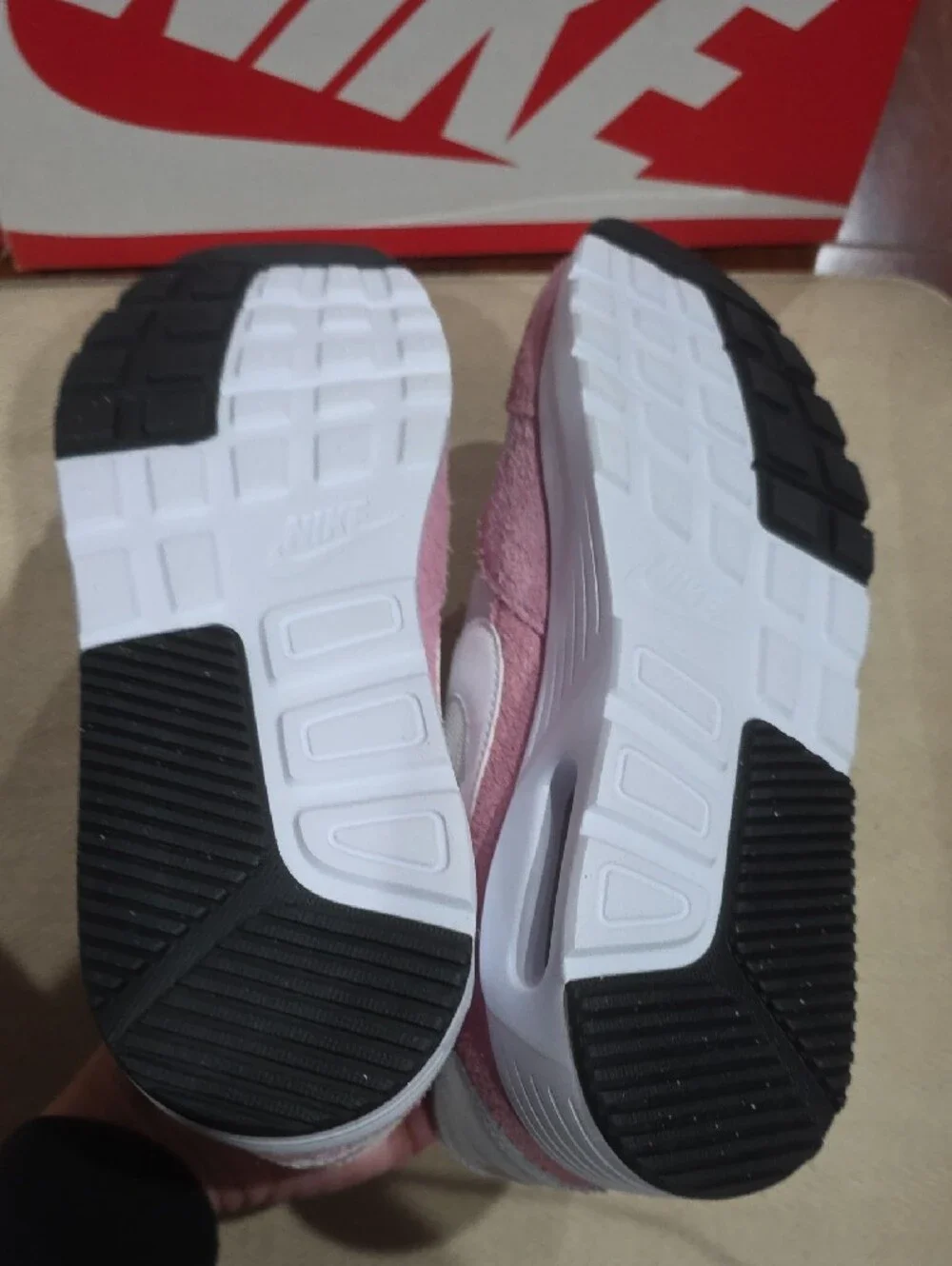 NWB Women's Nike Air Max SC Sneakers